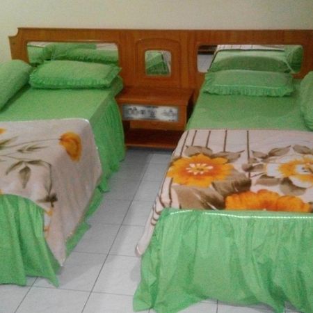 Melissa Palace Hotel And Karaoke Parapat Buitenkant foto
