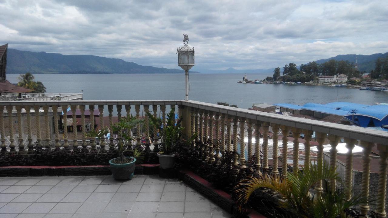Melissa Palace Hotel And Karaoke Parapat Buitenkant foto