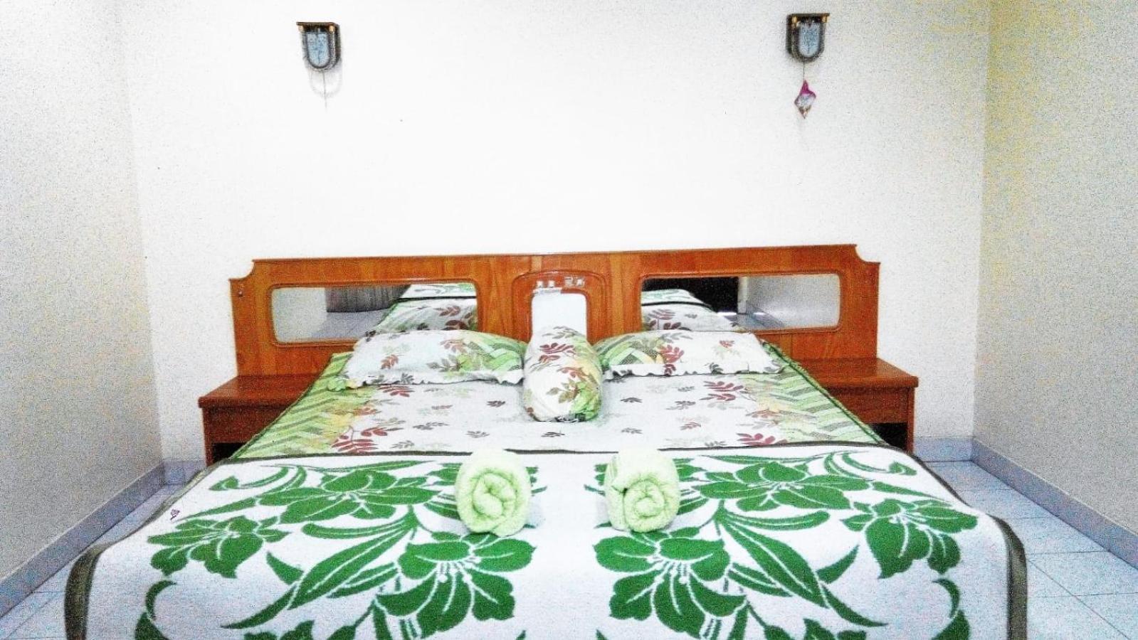 Melissa Palace Hotel And Karaoke Parapat Buitenkant foto