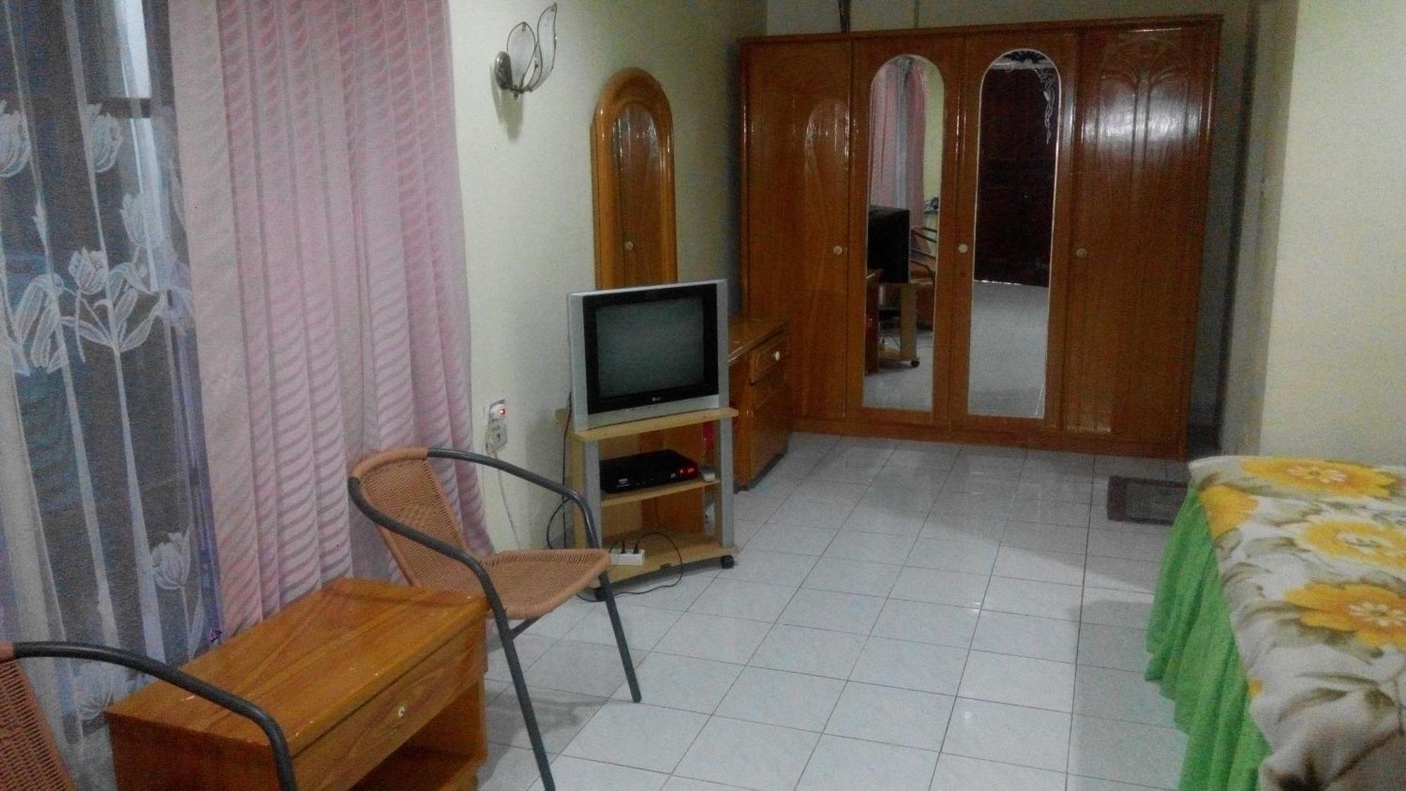 Melissa Palace Hotel And Karaoke Parapat Buitenkant foto