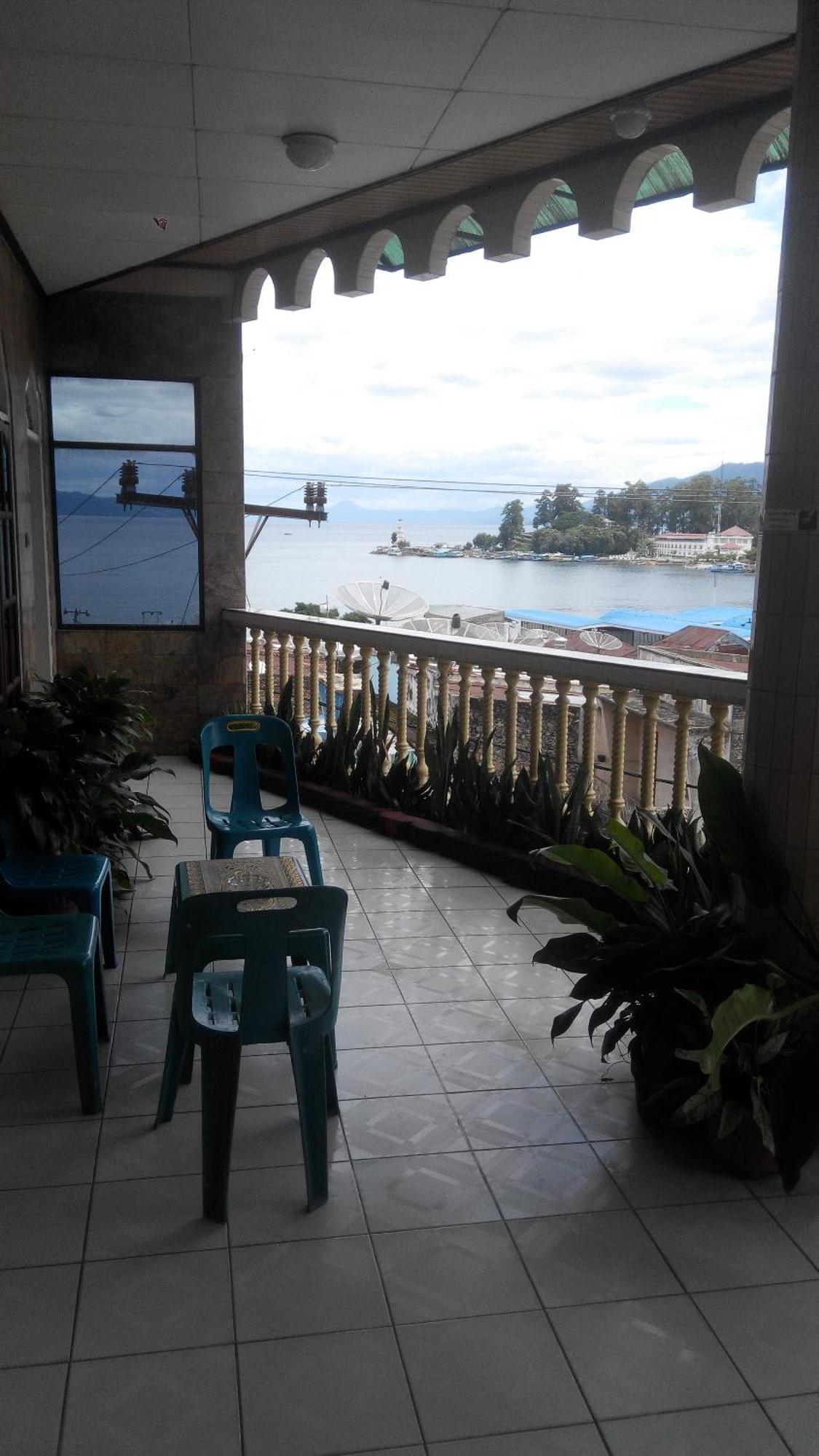 Melissa Palace Hotel And Karaoke Parapat Buitenkant foto