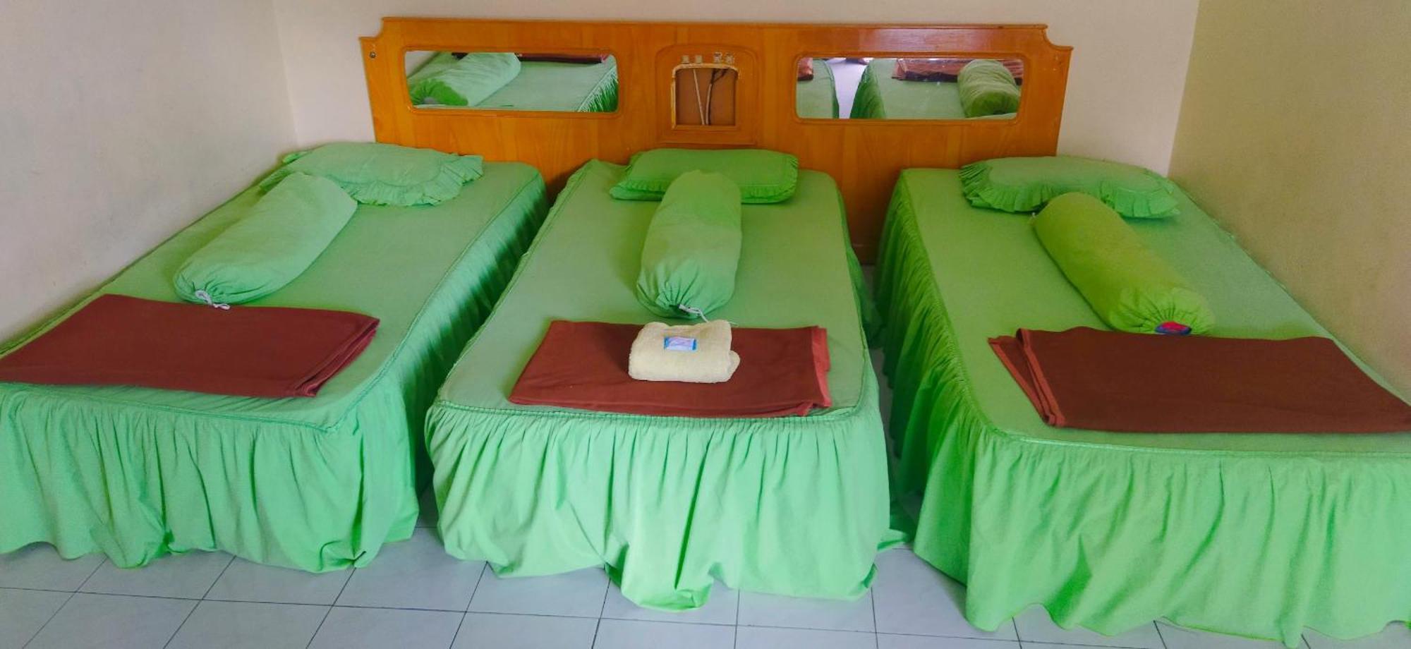 Melissa Palace Hotel And Karaoke Parapat Buitenkant foto