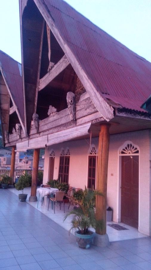 Melissa Palace Hotel And Karaoke Parapat Buitenkant foto