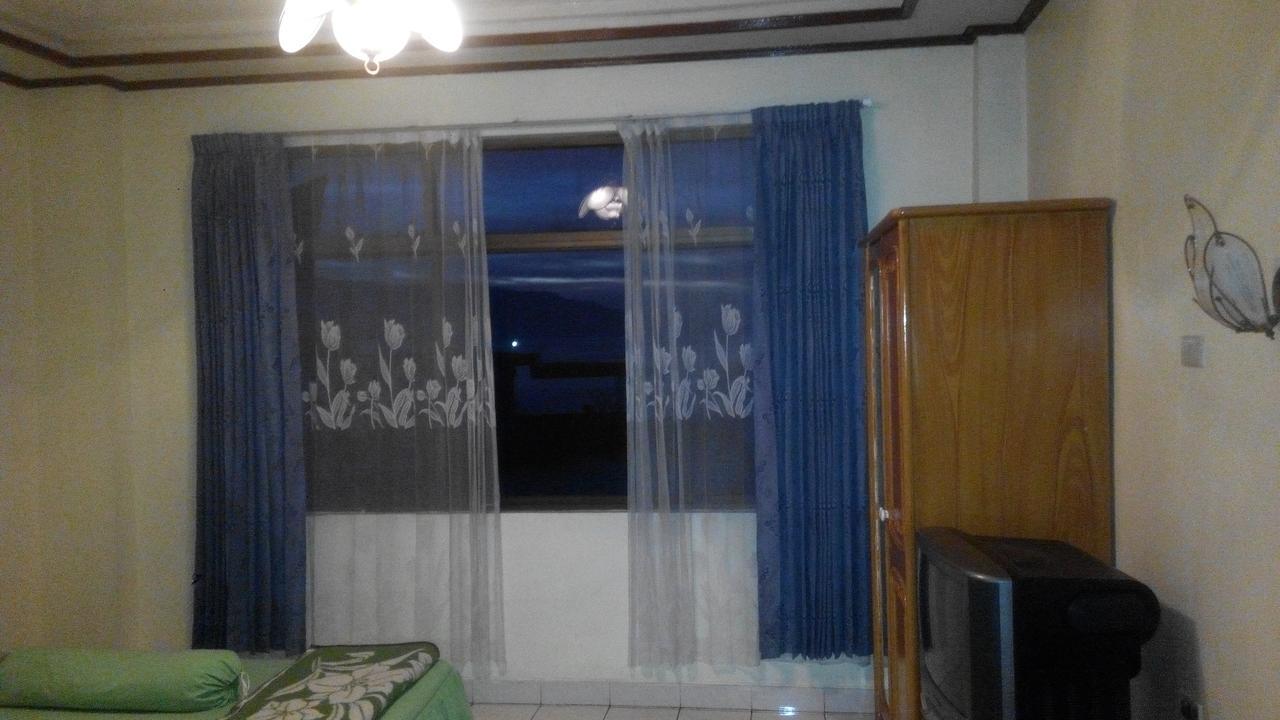 Melissa Palace Hotel And Karaoke Parapat Buitenkant foto
