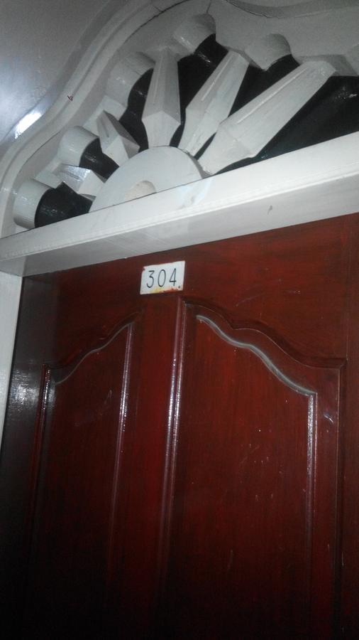 Melissa Palace Hotel And Karaoke Parapat Buitenkant foto