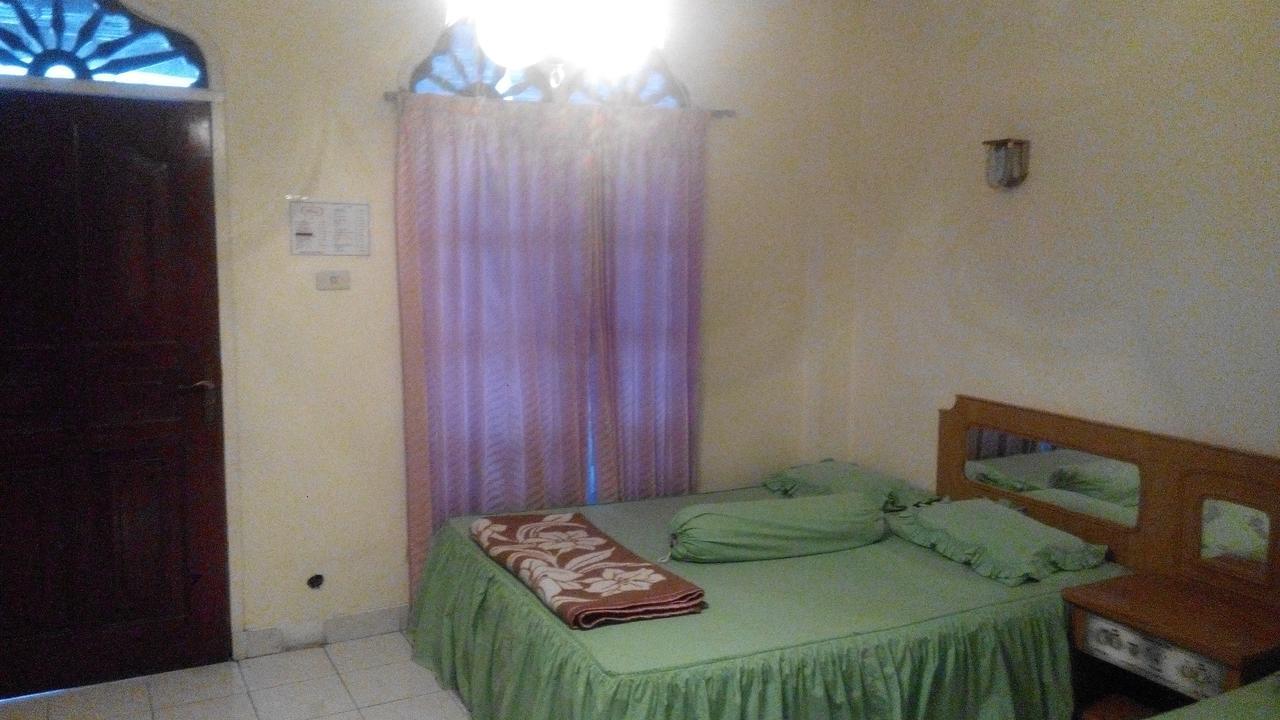 Melissa Palace Hotel And Karaoke Parapat Buitenkant foto