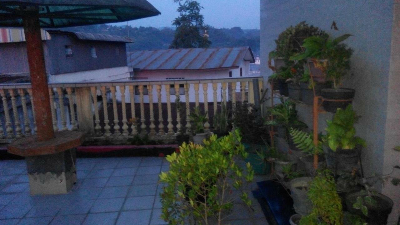 Melissa Palace Hotel And Karaoke Parapat Buitenkant foto