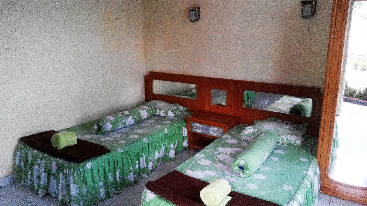 Melissa Palace Hotel And Karaoke Parapat Buitenkant foto