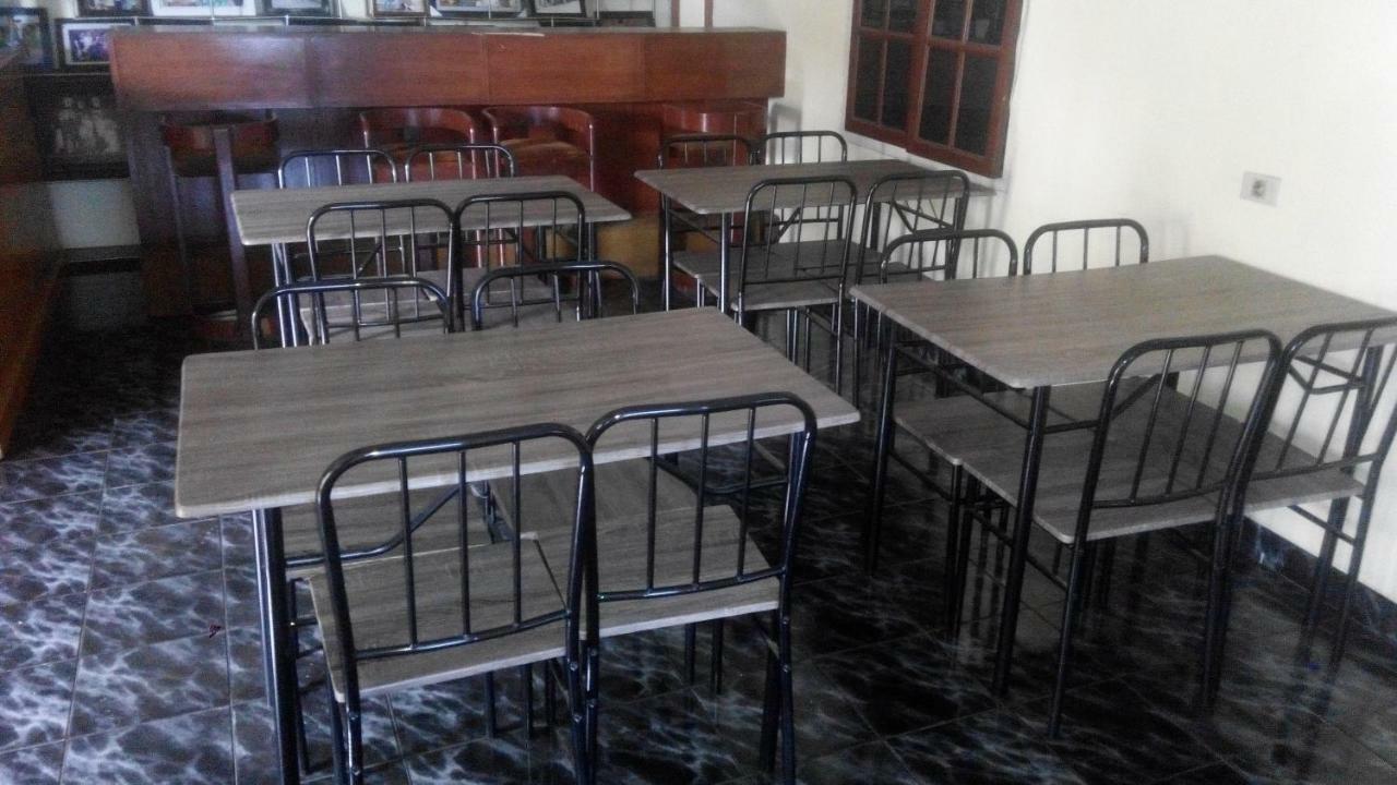Melissa Palace Hotel And Karaoke Parapat Buitenkant foto